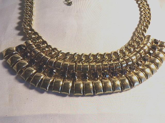 Large Gold Tone Metal Chain Link Collar w/Black Stones Necklace Vintage