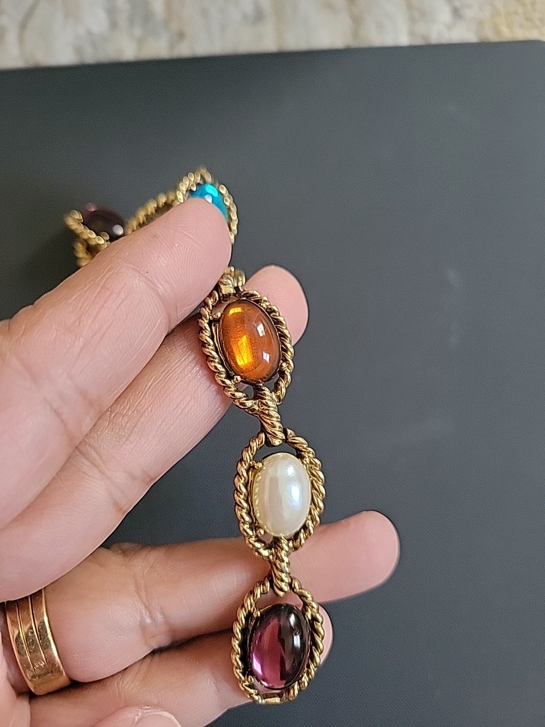 Vntg Floating Gripoix Cabochons & Pearls Golden Ornate Bracelet 8″, 32 gms
