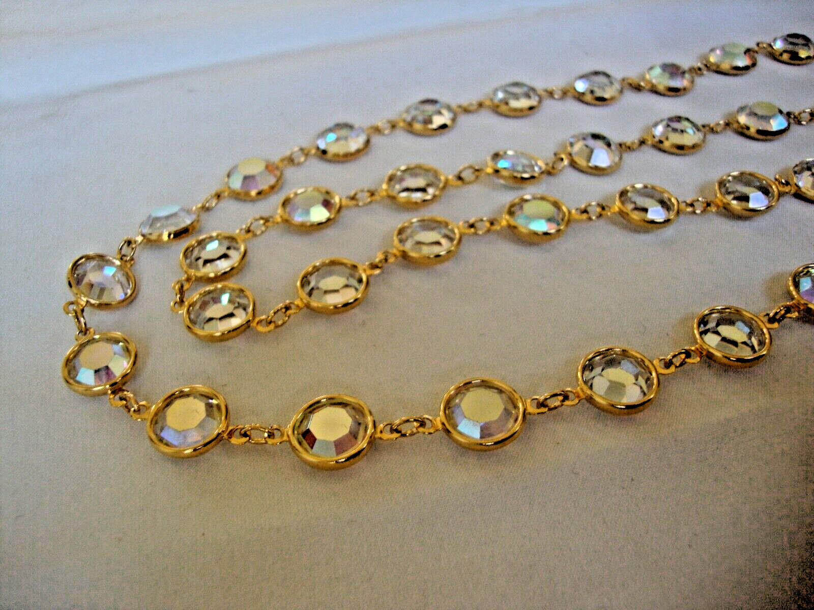 VINTAGE AUSTRIAN CRYSTAL BEZEL SET LARGE AURORA CRYSTALS GOLD TONE 34″ NECKLACE