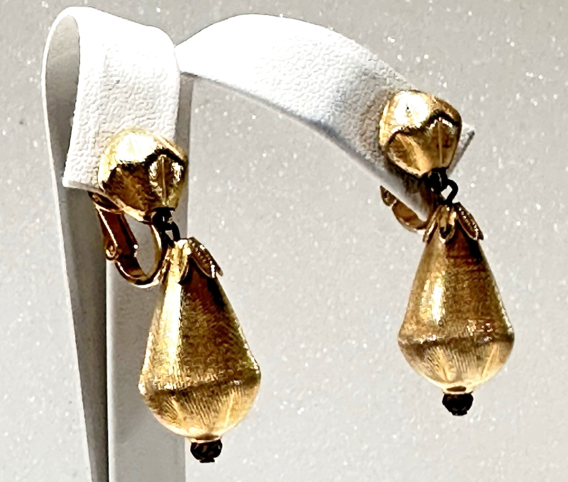 Crown TRIFARI Vintage Brushed Gold Tone Drop Dangle Bead Earrings 1 1/2″