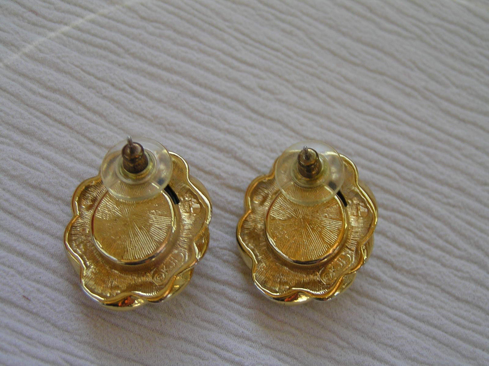 Estate KJL Signed Twist Oval Goldtone with Magnetic Black Plastic Cab Post Ear
