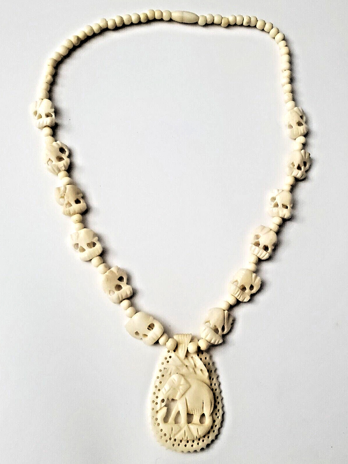 Vintage 19 3/4″ Faux Ivory Carved Celluloid/Plastic Elephant Pendant Necklace
