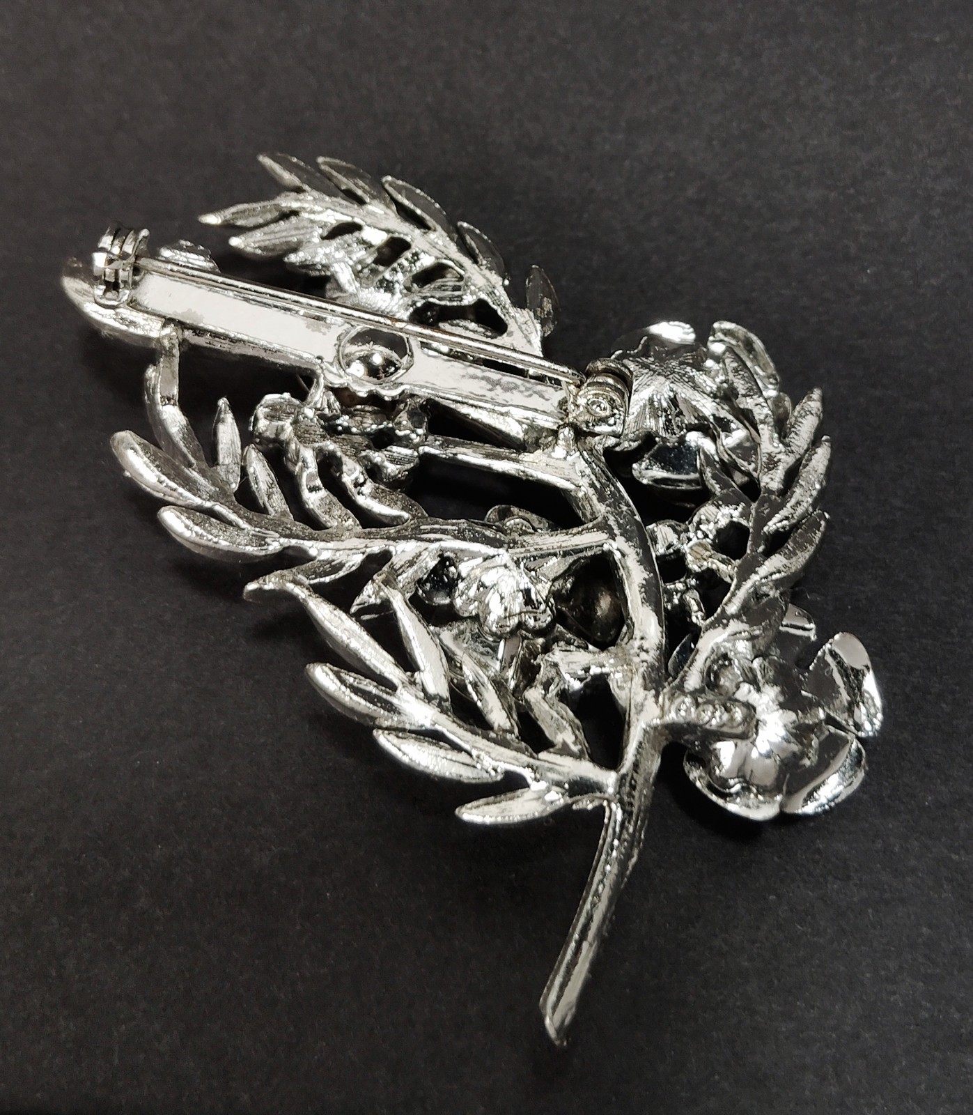 Beautiful Vintage Signed CORO Floral Bouquet of Roses Design Silver Tone Brooch