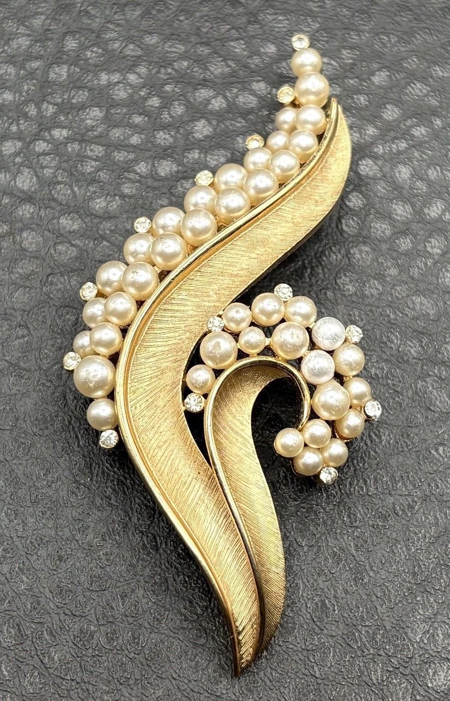 Vintage Crown Trifari Gold Tone Brooch Pearl & Rhinestone Swirl Pin
