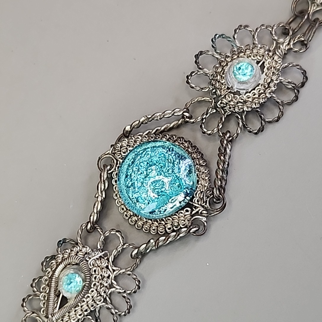Vintage Mexican Wire Wrapped Bracelet Silver Plated Cannetille Blue Glass 6.5″