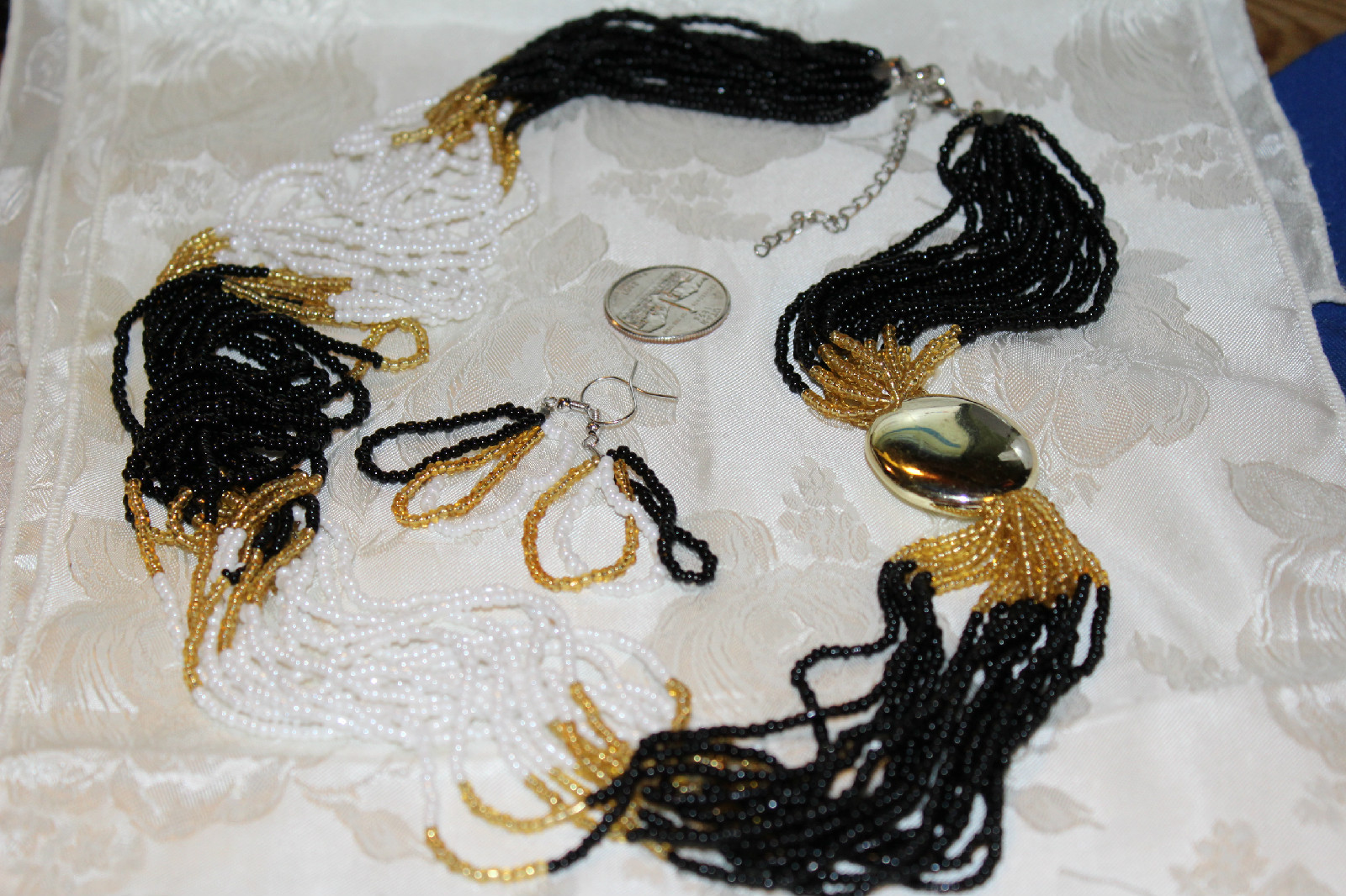 VINT BLACK /GOLD&WHITE GLASS SEED BEAD MULTI-STRAND NECKLACE+ MATCHING HOOK EARR