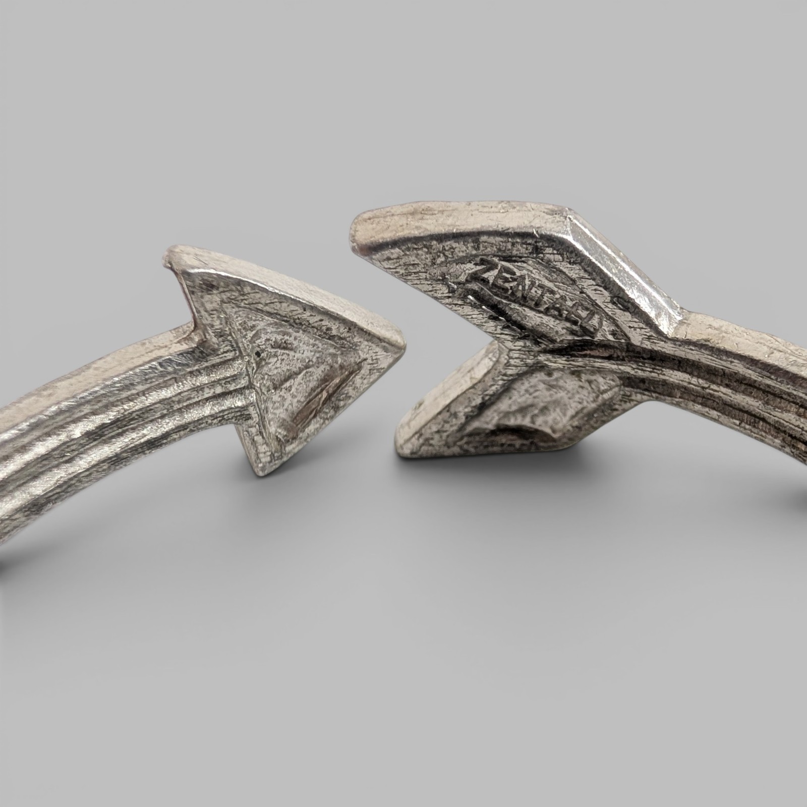 Robert Zentall Hammered Pewter Arrow Bangle Bracelet Adjustable Vintage