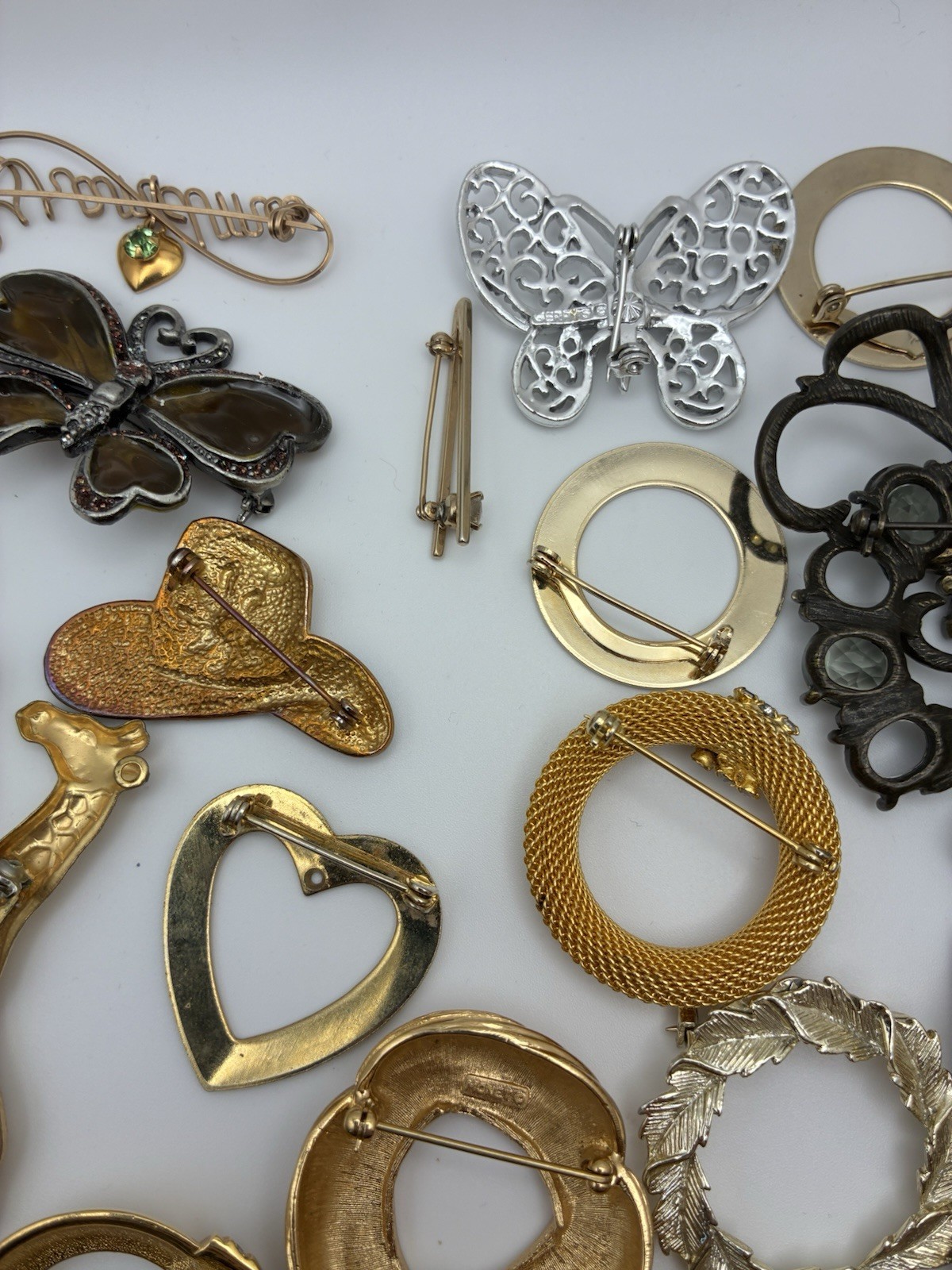 41 Piece Brooch Pin Lot Vintage Gold Signed/Unsigned 2 Missing Stones – Reseller