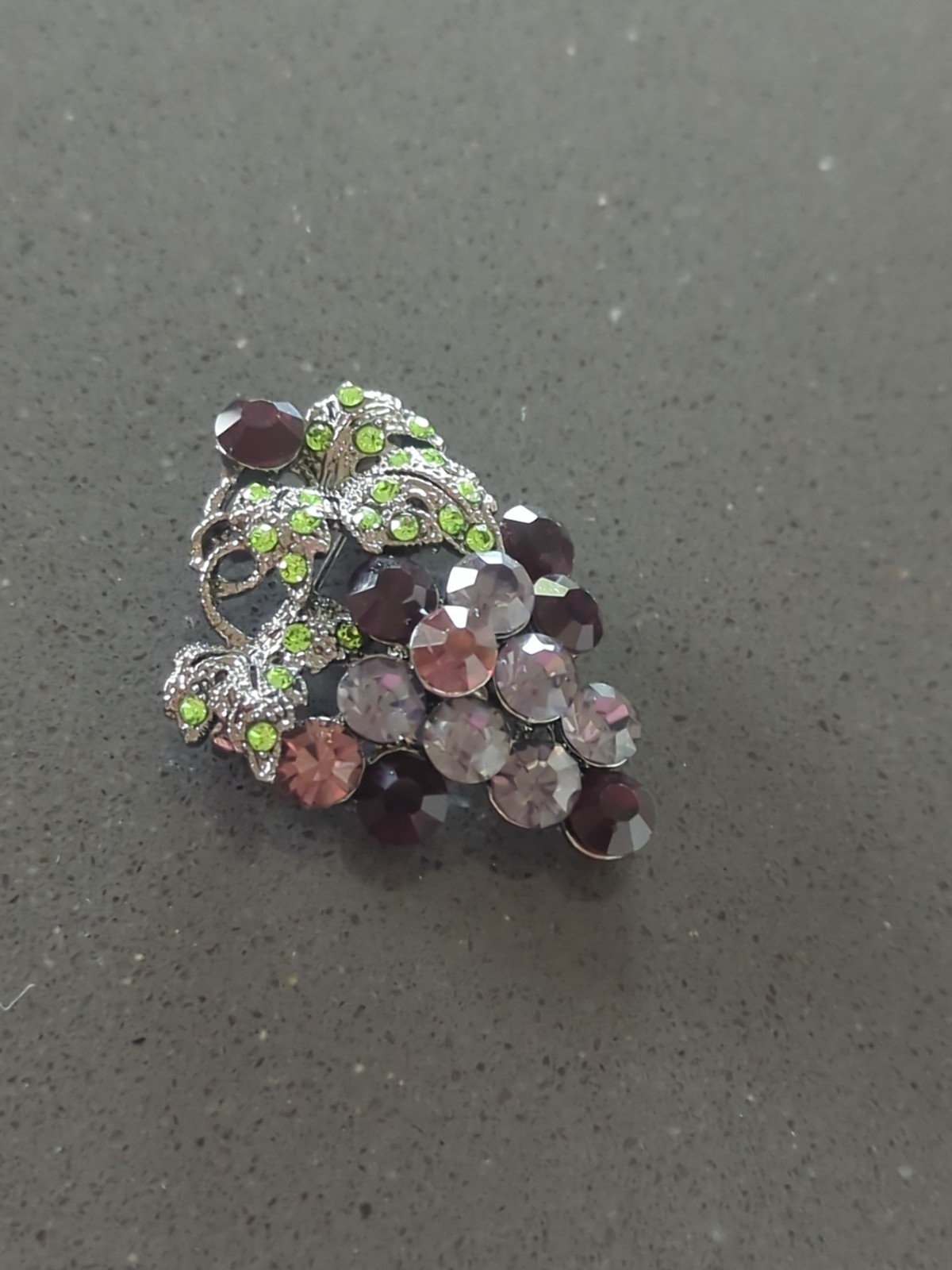 Vintage Purple & Green Rhinestones Bunch of Grapes Silver Tone Fruit Brooch G85