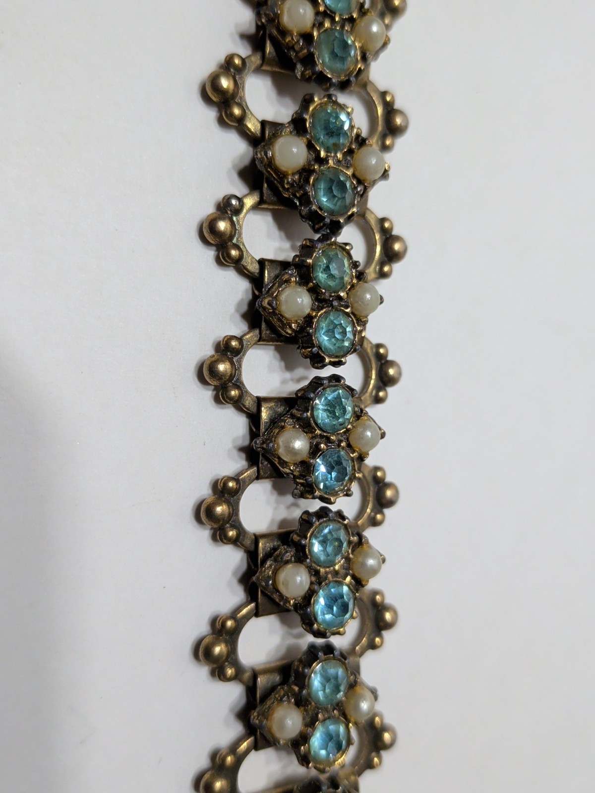 ✨VINTAGE✨ 1950s 8″ Bracelet Blue Stones Small Pearls Gold Tone Filigree Copper?