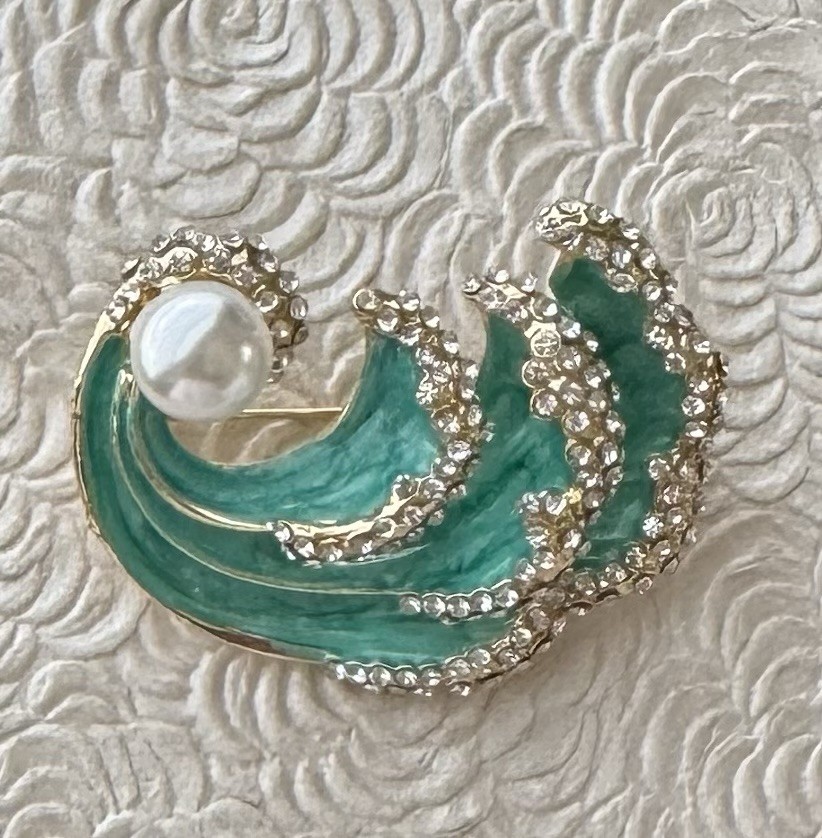 Vintage style wave brooch enamel on metal