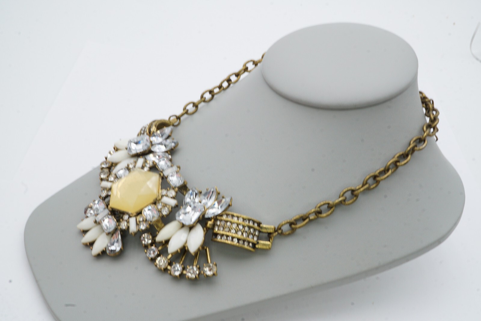 Vintage Necklace Gold Tone Crystal Acrylic 18″ A4