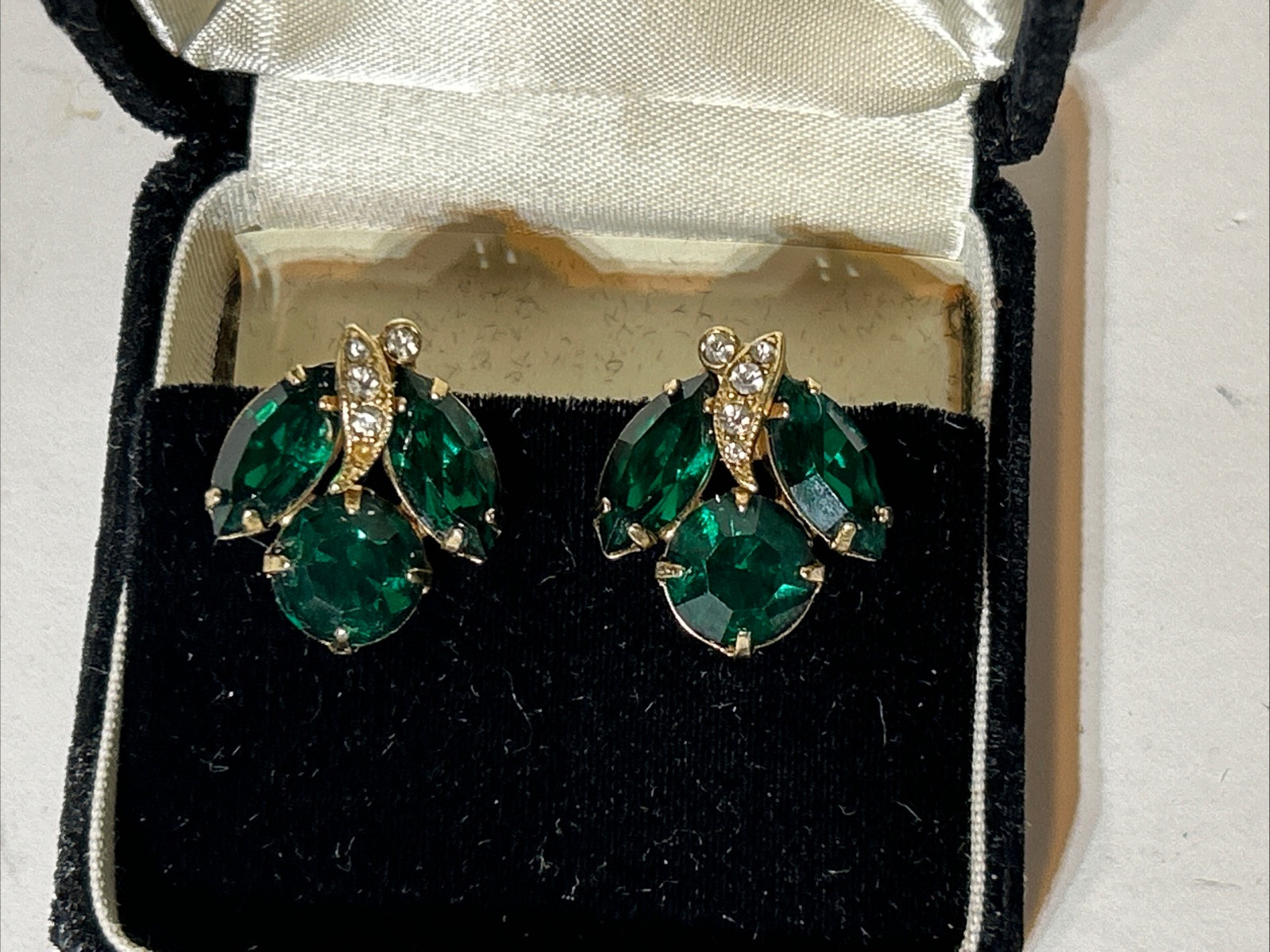 Vntg Eisenberg Ice Earrings Dark Green Rhinestone Clip Missing 1 Rhinestone (c7)