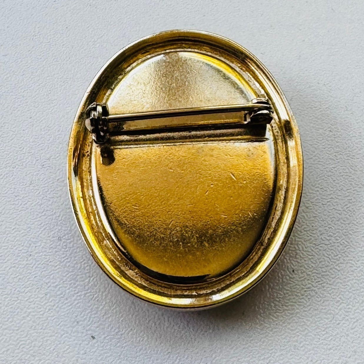 Vintage Oval Cameo Brooch Gold Tone Etched Frame Orange Cream Lady Portrait Pin