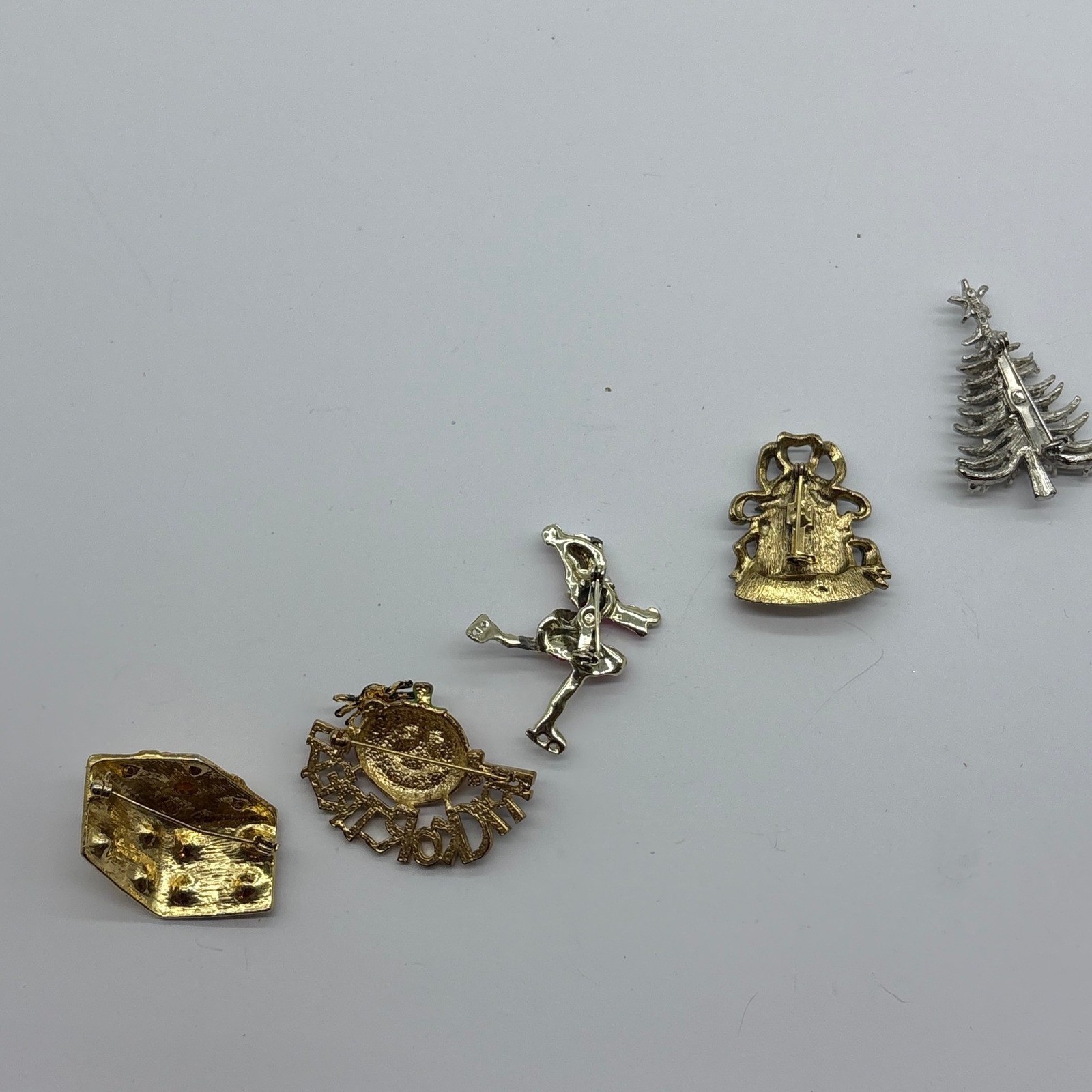 Vintage Holiday Brooch Lot 5pc Christmas Tree Pumpkin Bell Skater Gift Box J43