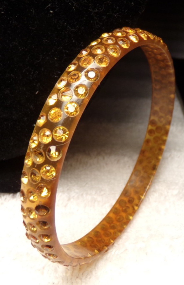 VTG 1940’S GOLDEN AMBER LUCITE CUT CRYSTAL RHINESTONE ACRYLIC BANGLE BRACELET