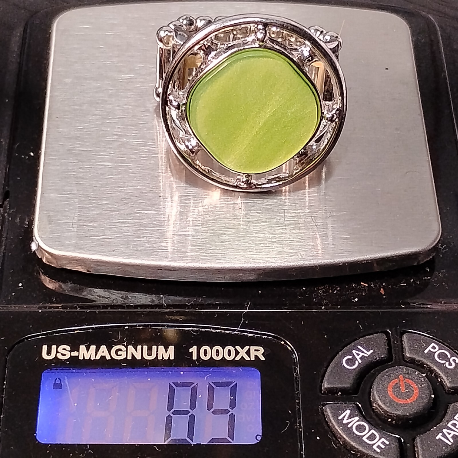 RING Adjustable Size 8 Lime Green Silver Tone Metal Funky Fun Fashion Jewelry