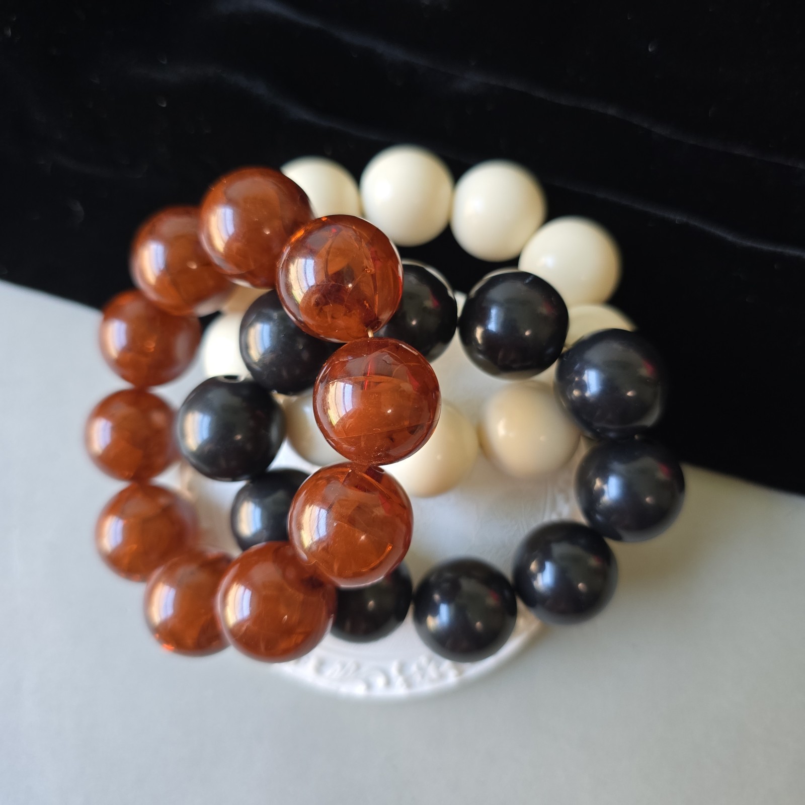 Vintage Chunky Black Ivory Amber Acrylic Beads Stretch Bracelets Lot of 3 7″W