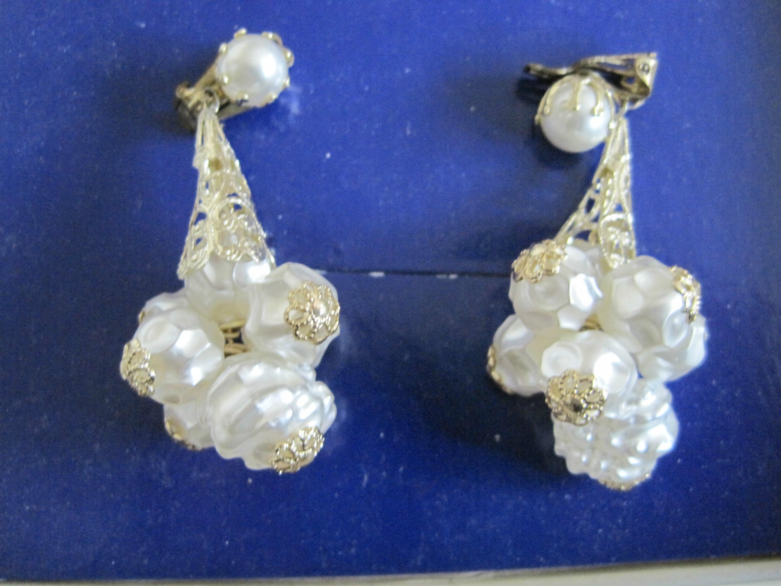 Vintage Extra Large Faux Bumpy Pearl Dangling Earrings Clip Japan 2.5″ Popcorn