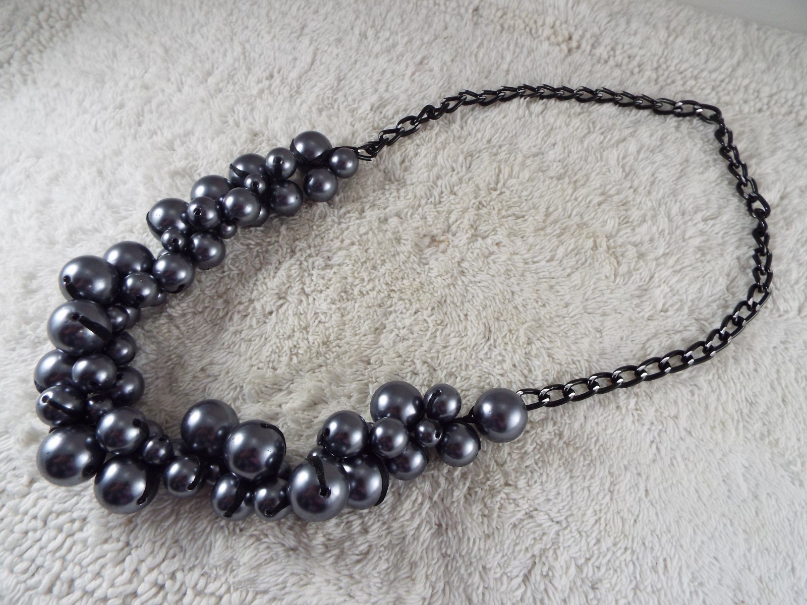 Black Chain Gray Bead Cluster Scoop Necklace (A17)