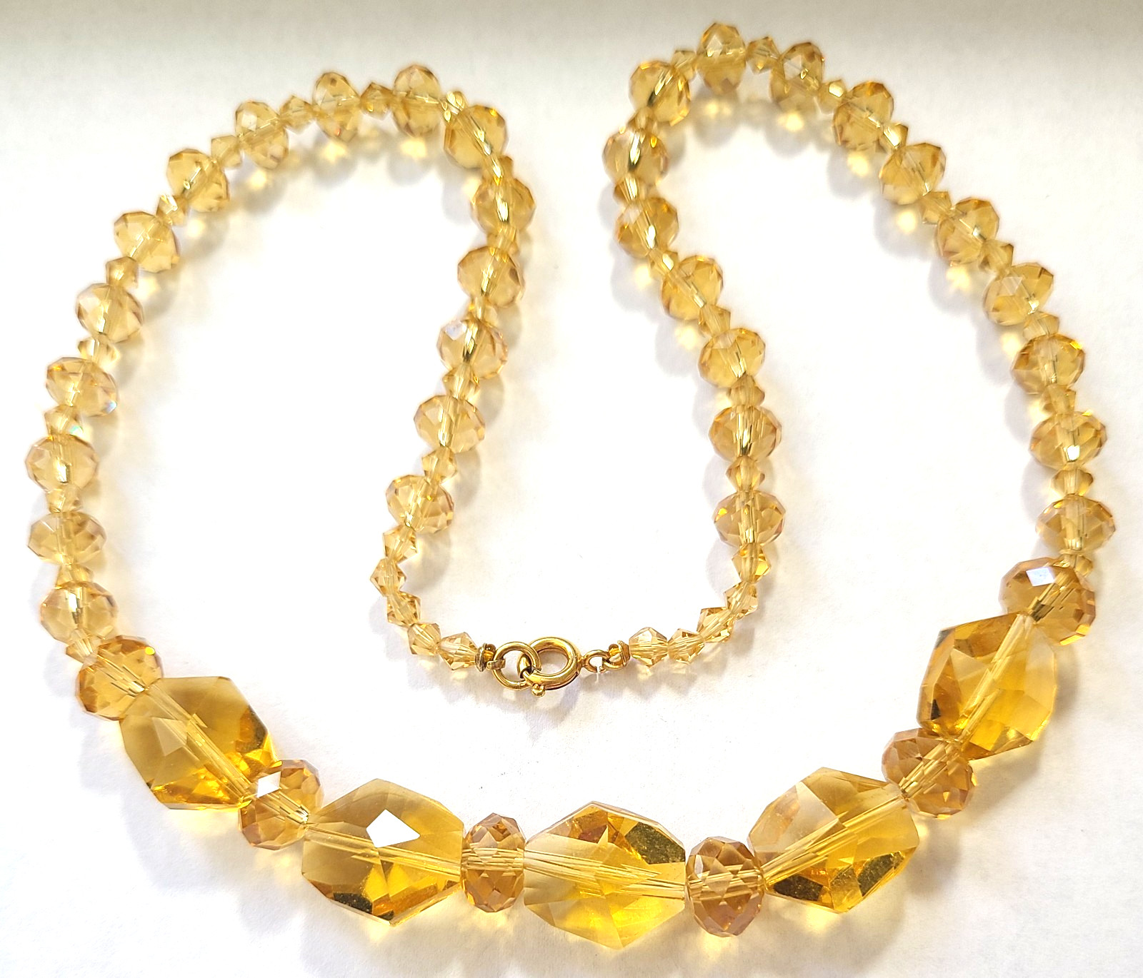 VINTAGE STUNNING GOLD TONE HONEY AMBER COLOR FACETED GLASS NECKLACE