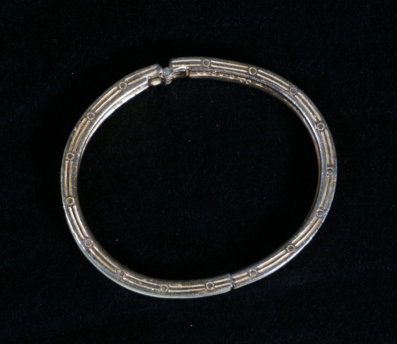 Vintage Ivory & Gold Enamel Bracelet Cuff Magnetic Hinged Bangle (CB6)