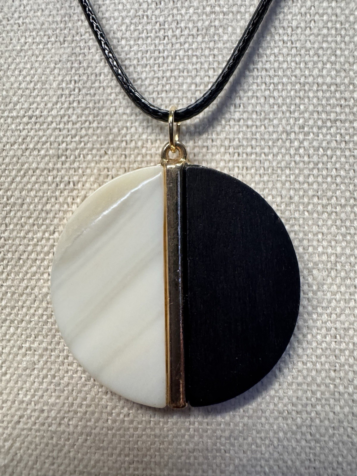 Vintage Goldtone Abalone & Wood Round Pendant On Black Cord Necklace 16”