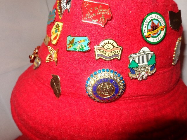 69 PIECE VINTAGE US STATE SOUVENIR PIN & BROOCH COLLECTION + HAT AND HEAD #L 104
