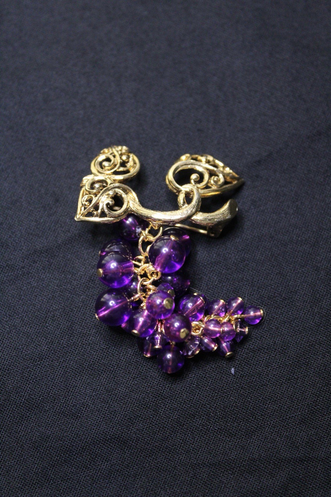 Vintage Avon Grape Cluster Brooch Pin Purple Beads Gold Tone Filigree Leaves