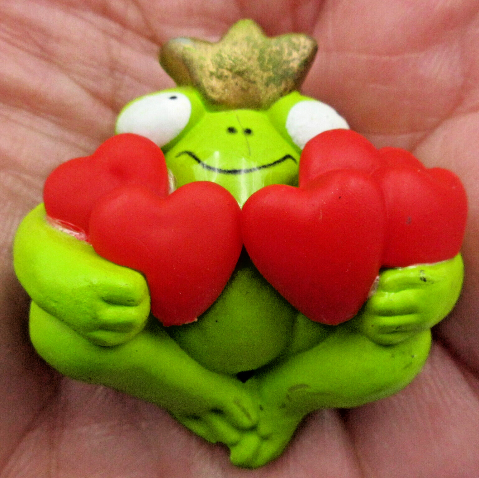 VTG 1980S SIGNED FUN WORLD 1984 green TOAD FROG RED HEART Brooch Gold tone pin