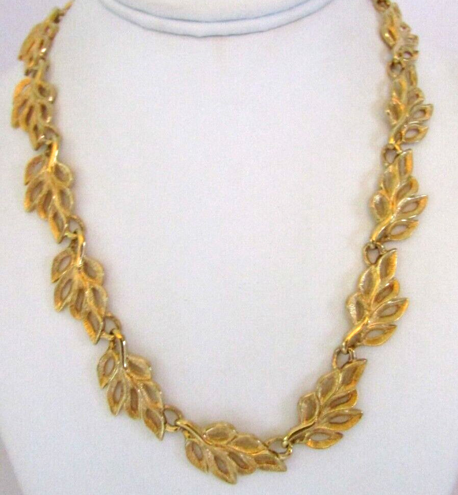 Vintage Napier Open Leaves Gold Tone Earrings & Necklace Set 19″ – 3/4″