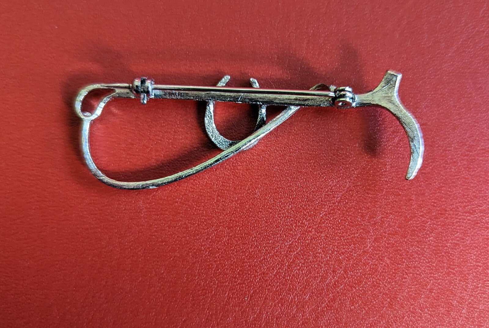 Silver Tone Equestrian Horse Shoe Pin BROOCH Riding Crop Brom P.D. Saddlery MI