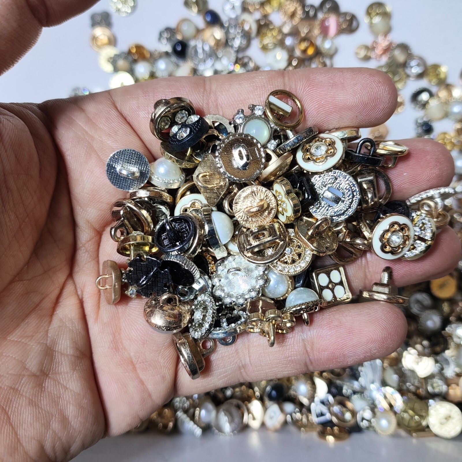 Vintage-now Costume Jewelry makeing Lots button Read Description 50pcs