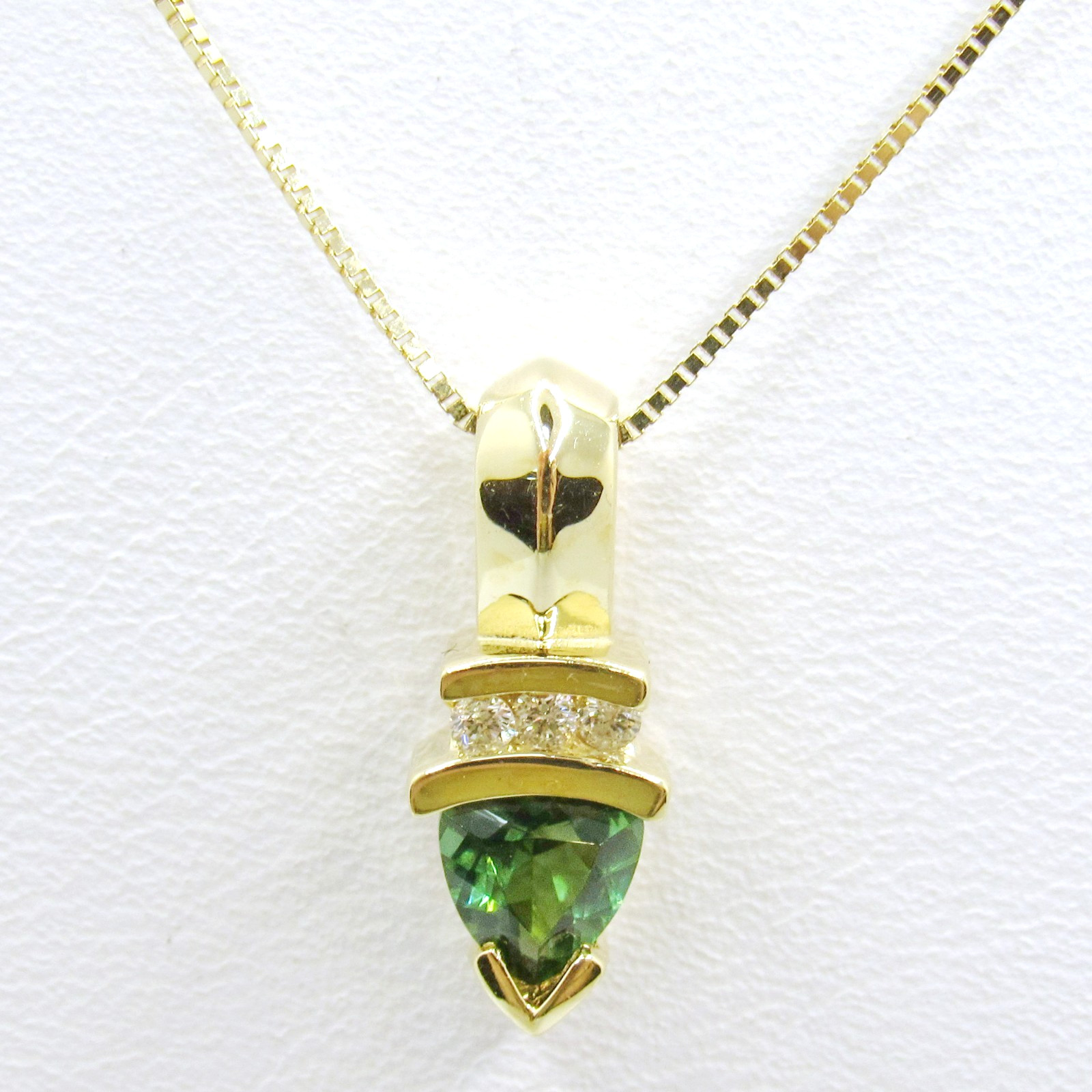 14K YELLOW GOLD CGC TRILLION CUT GREEN TOURMALINE & DIAMOND 18″ PENDANT NECKLACE