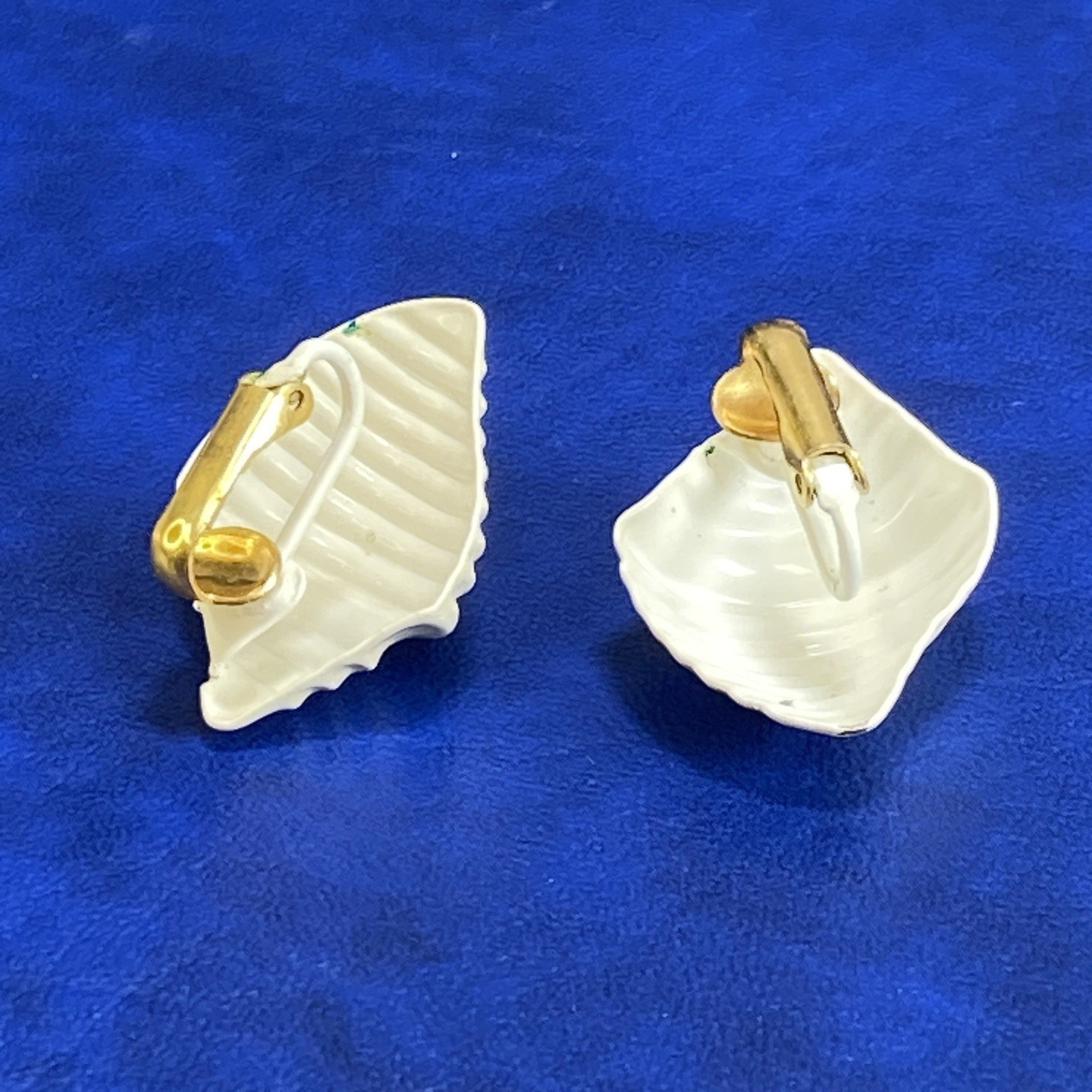 Vtg Avon Seaside Iridescent Enamel Finish on Metal Conch Shell Clip On Earrings