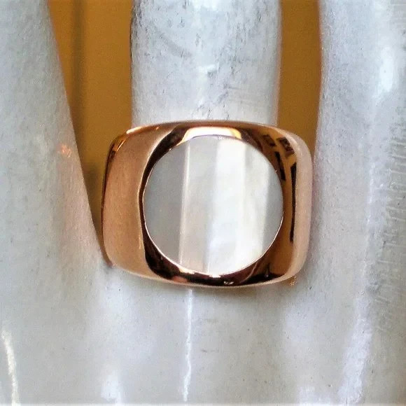 Designer Solid 18K 750 Rose Pink Gold Carved Mother Of Pearl Cocktail Ring 12.7g