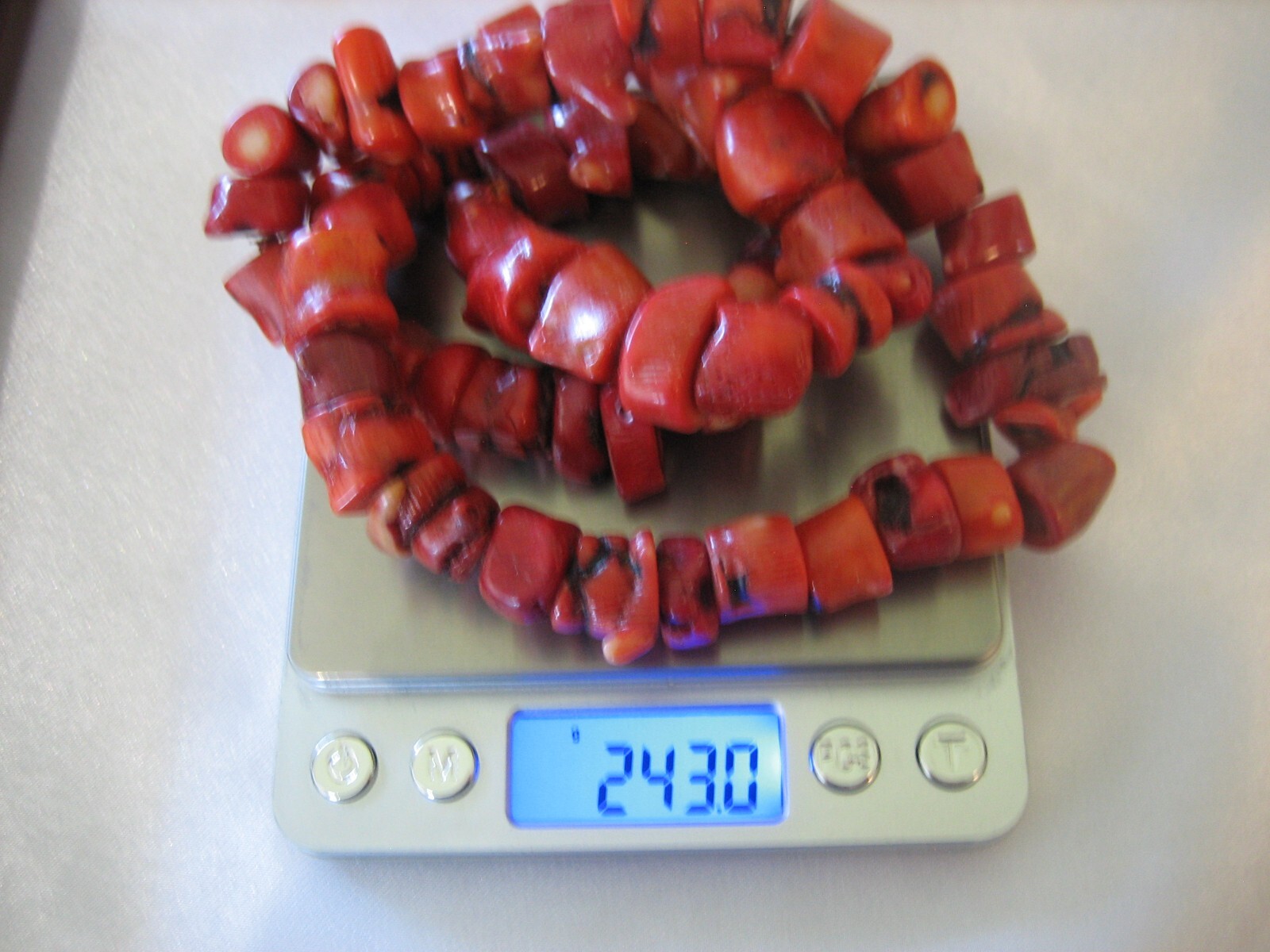 VINTAGE RED SPONGE CORAL SINGLE STRAND NECKLACE 243 GRAMS