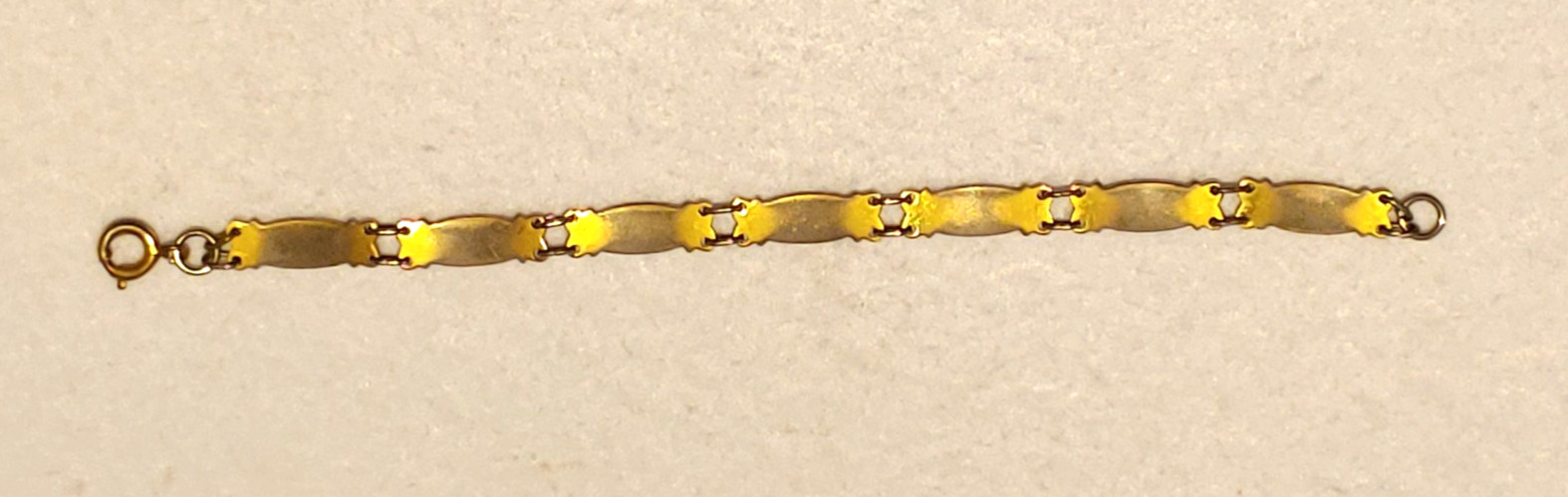 vintage – bracelet – Metal Goldtone – 1/4 in x 6 1/2 in Long