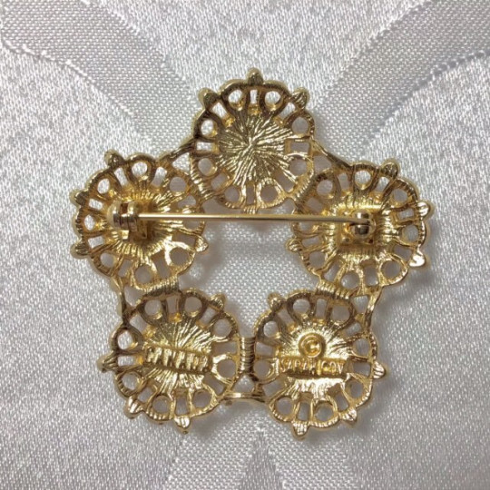 Vintage Sarah Coventry gold toned filigree brooch with 5 warm brown/peach stones