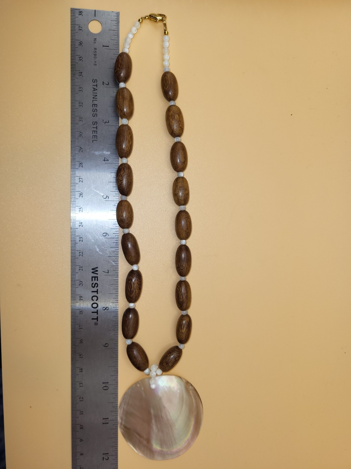Vtg Lee Sands Brown & White Beaded Necklace w/ Mother of Pearl Seashell Charm