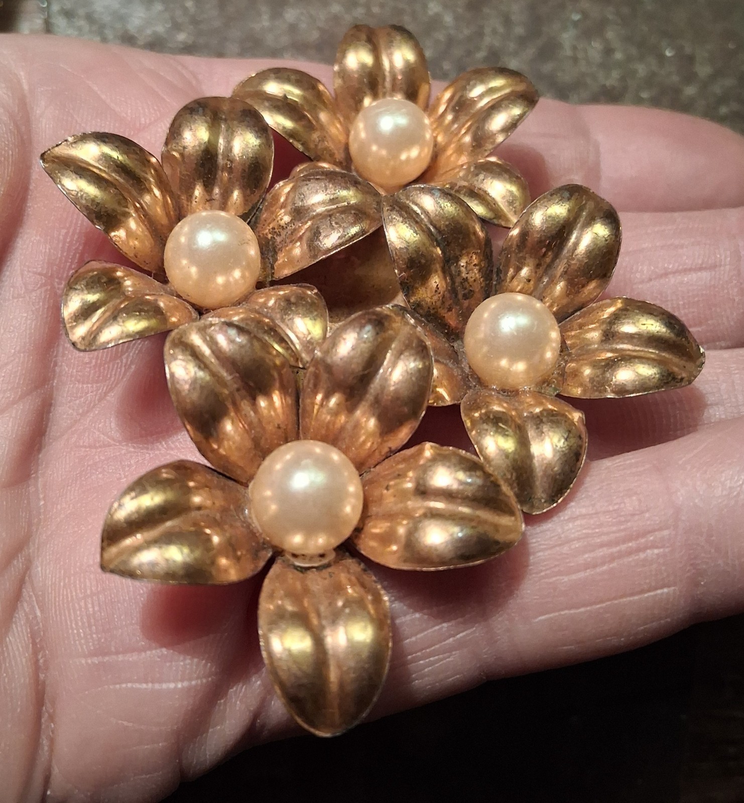 Vtg Gold tone 4 Flower Bouquet Faux Pearl Brooch 2.75″ 3D Posy Floral Pin Large
