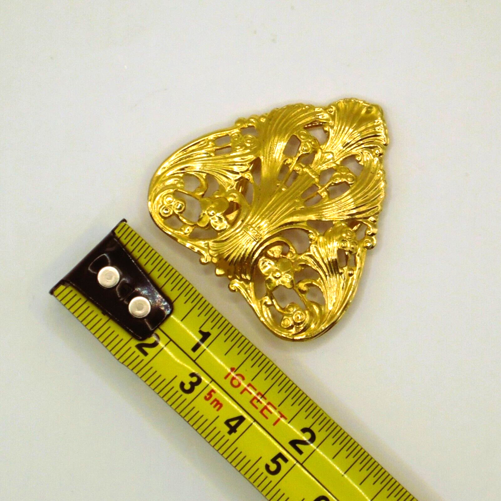 Jeri Lou Vtg Scarf Clip/Holder Goldtone Almost 2 inches in length Pre-owned