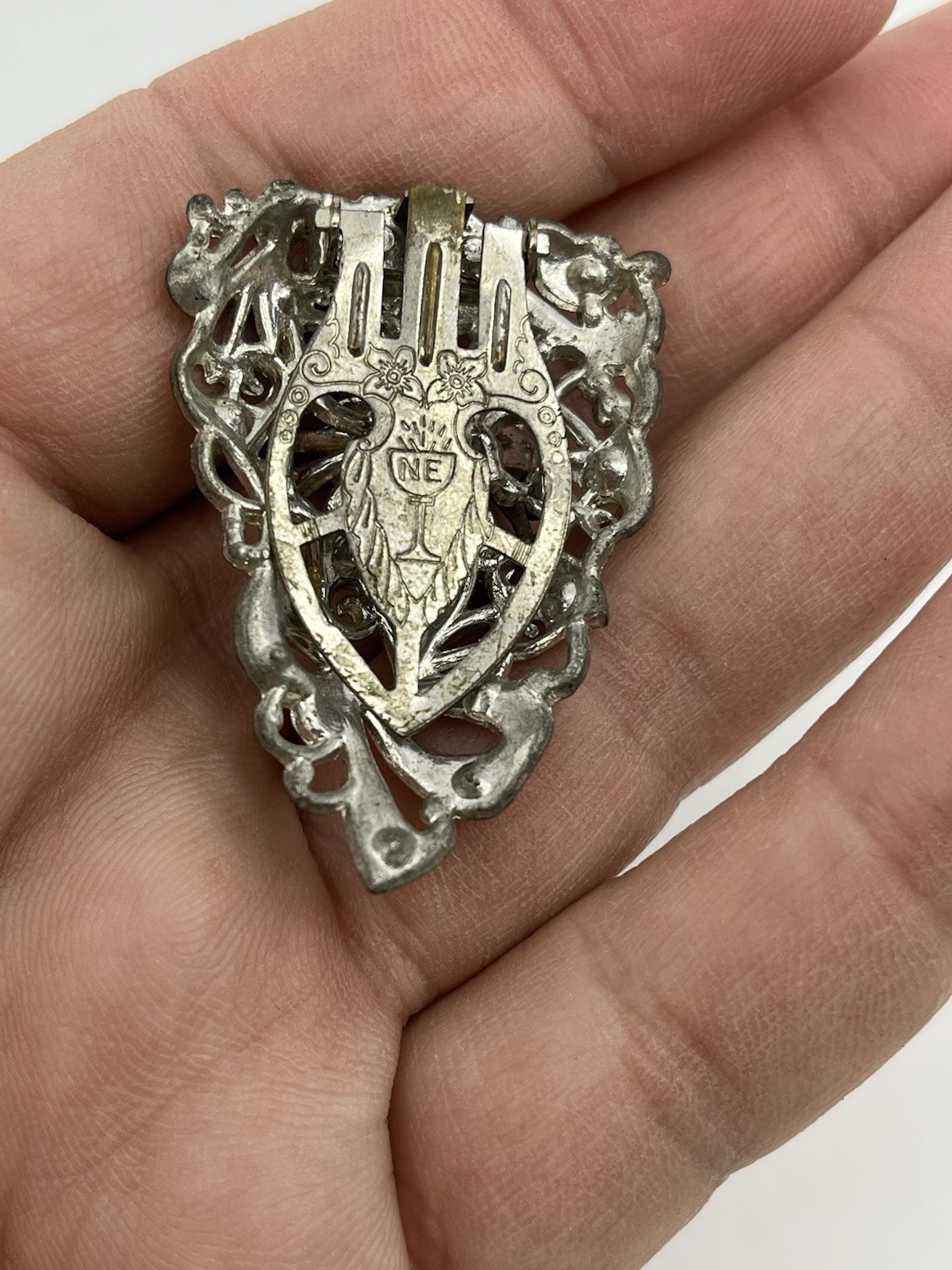 Vintage New England Glassworks NE Silver Tone & Rhinestone Dress Clip Read