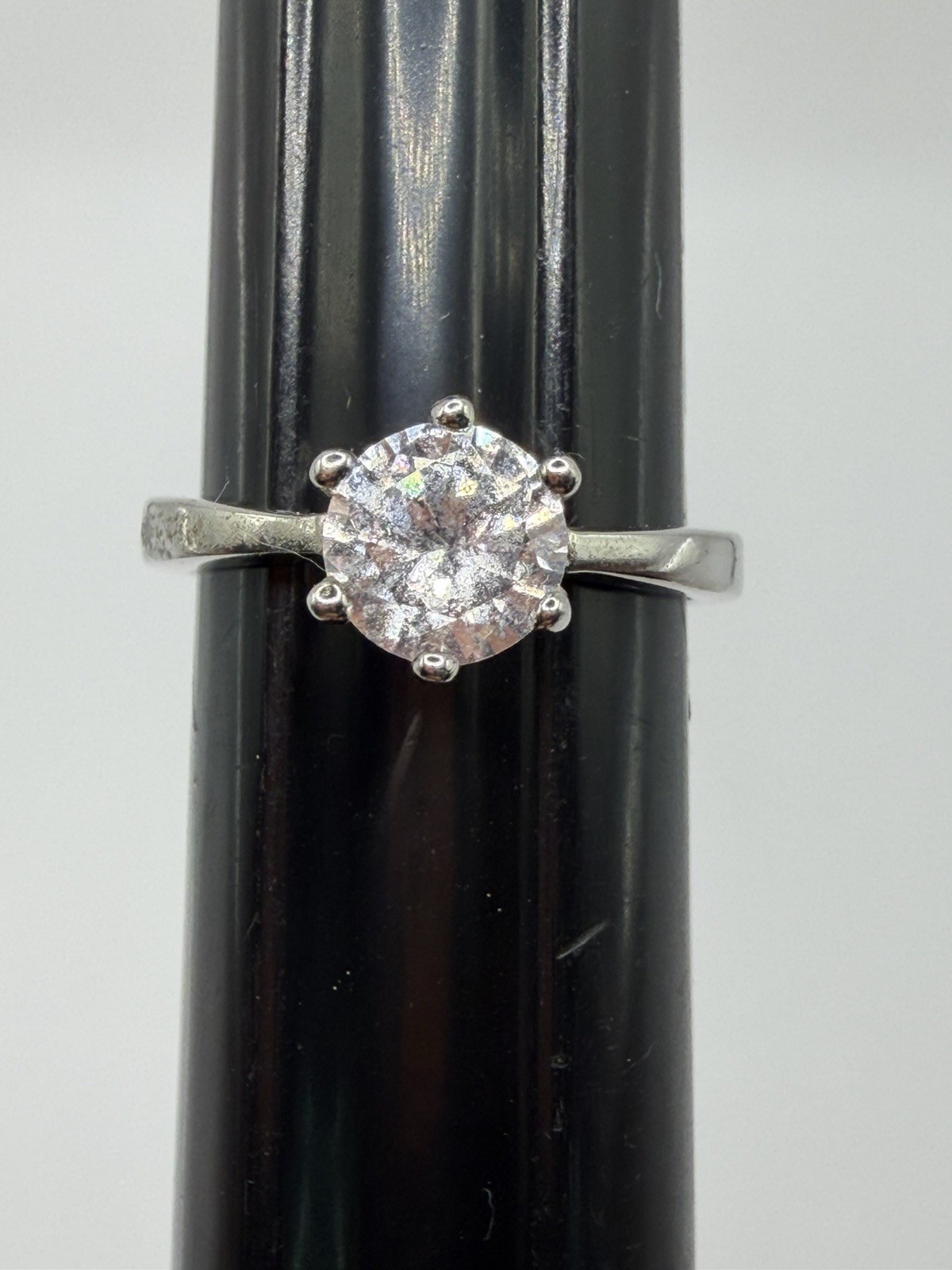 VINTAGE 925 STERLING SILVER AND CLEAR CZ ENGAGEMENT RING SIZE 4.25