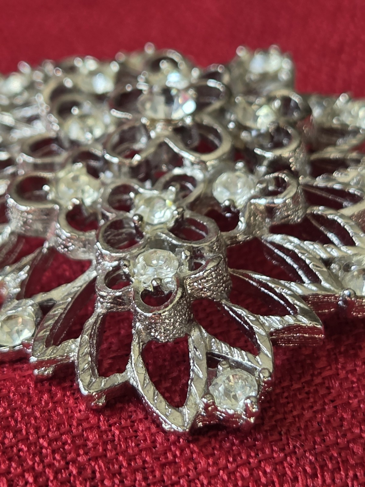 Vintage Silver Toned Classic Floral Cluster Rhinestone Estate Pin Brooch
