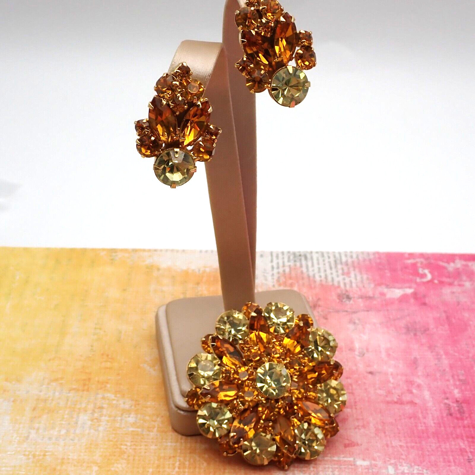 Vtg 1950’s La Roco Lemon Yellow Orange Rhinestone Flower Gold Tone Pin Earrings