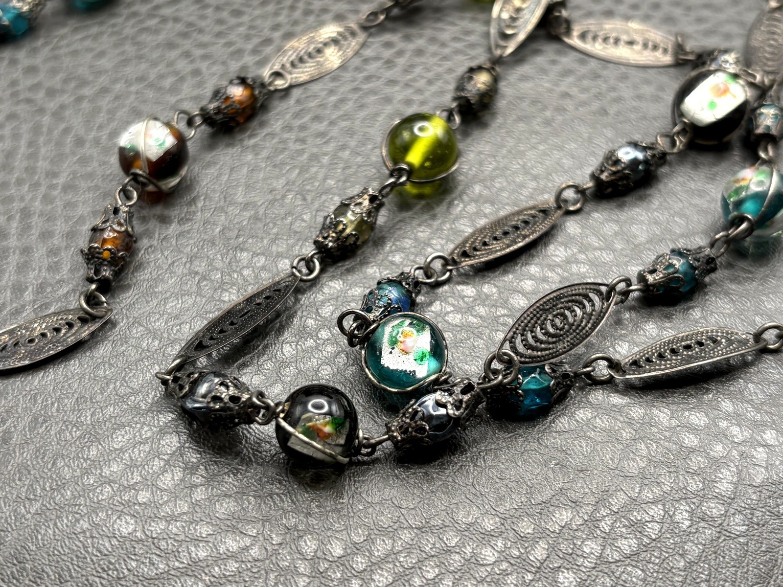 Vintage Spun Silver Venetian Foil Glass Bead Silver Tone Chain Necklace 42″