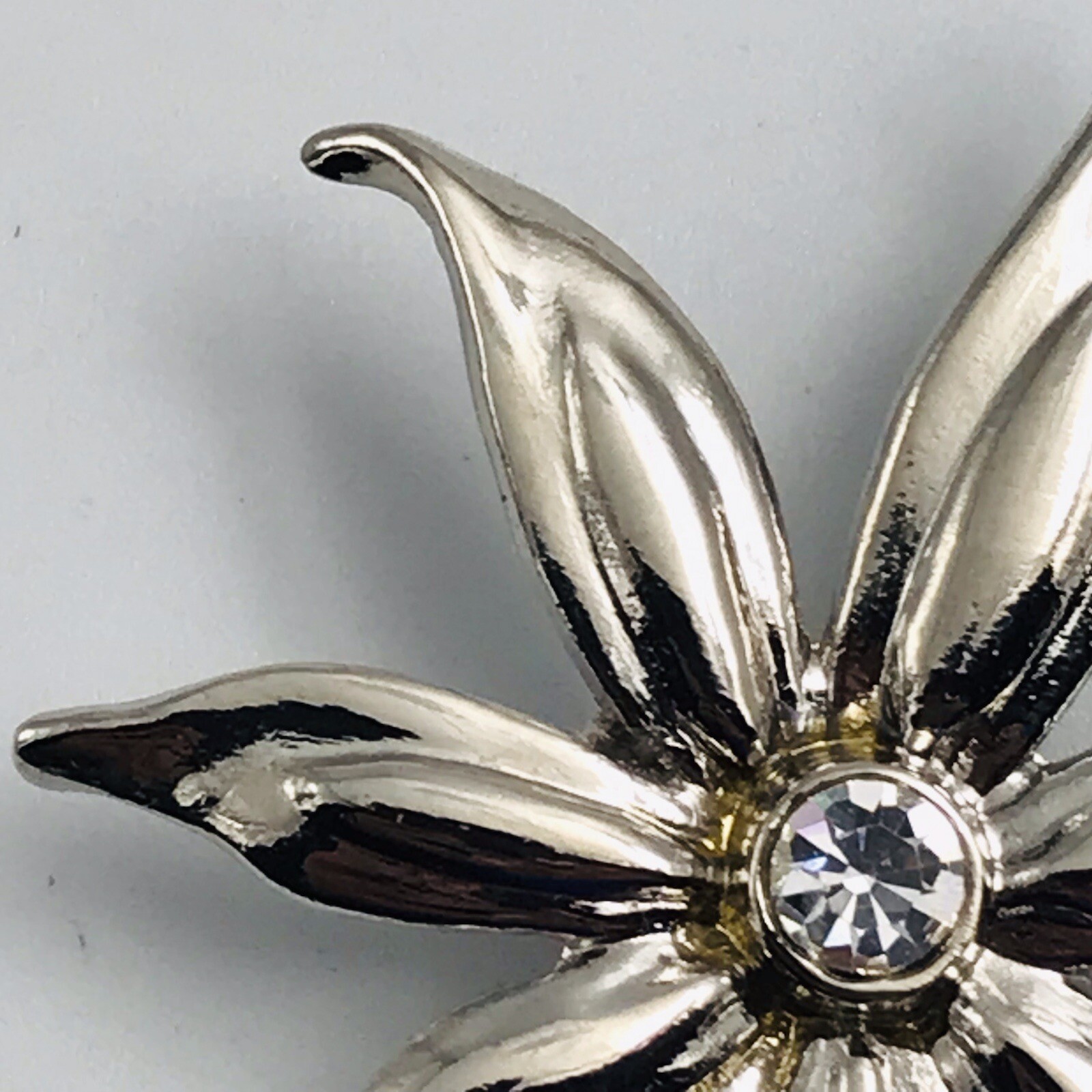Vintage Flower Silver Tone Brooch Pin w/ Clear Rhinestone 2″ x 1.5″
