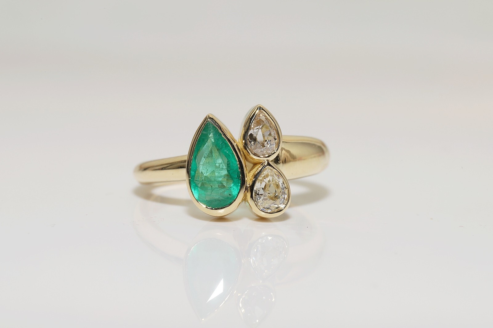 New Made 18k Gold Natural Old Pear Cut Diamond And Emerald Decorated Ring