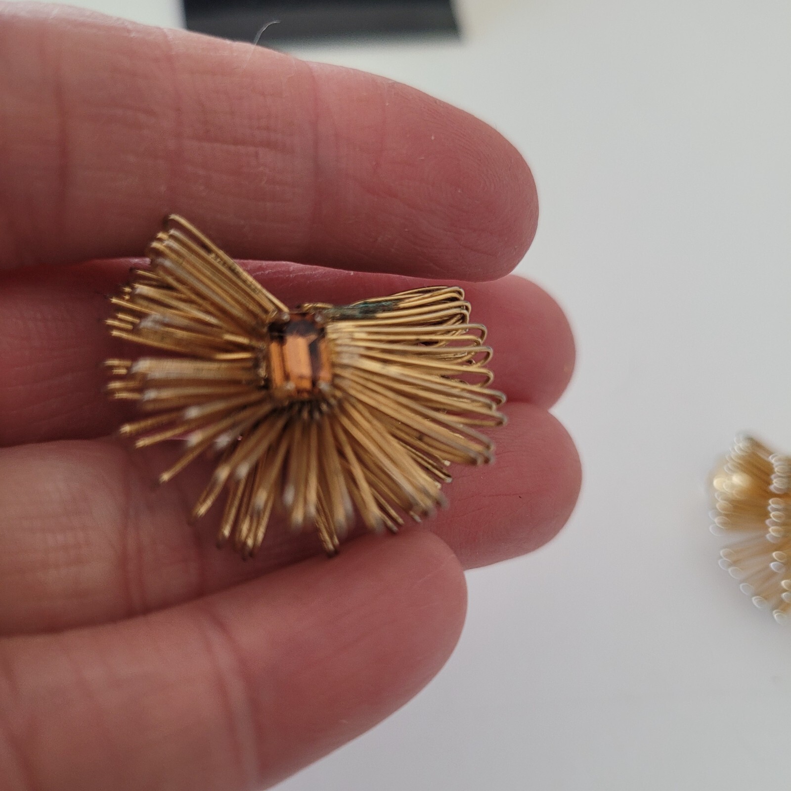 Vintage Fashion Vogue Gold-Tone Art Deco Wire Stone Clip-On Earrings